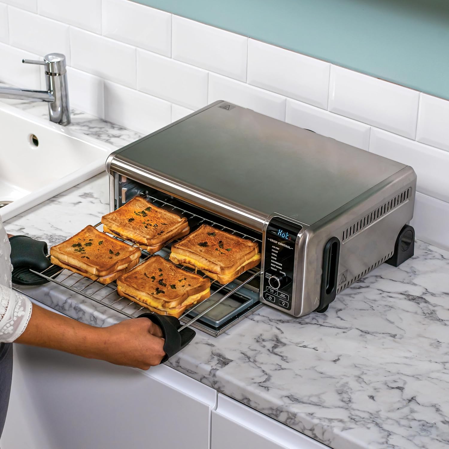 Ninja Foodi 8-in-1 Multifunction Oven, Portable Mini Oven, Work Surfaces, Multifunction Oven with 8 Cooking Functions; Air Fry, Roast, Grill, Bake and more. Silver/Black SP101EU